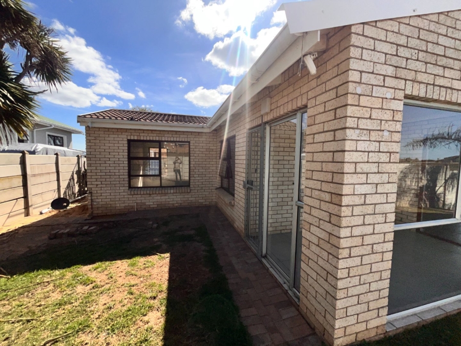 2 Bedroom Property for Sale in Wavecrest Eastern Cape